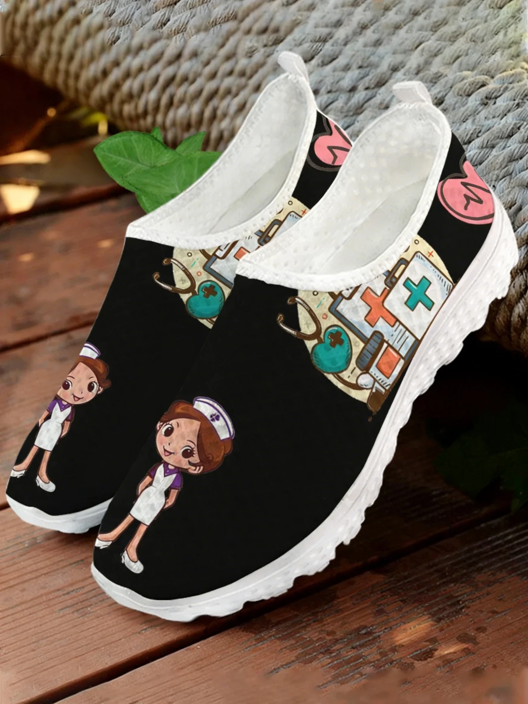かわいい看護師・医師の医療プリントメッシュ高品質スニーカー、 - Women Shoes Tennis のレビューと価格