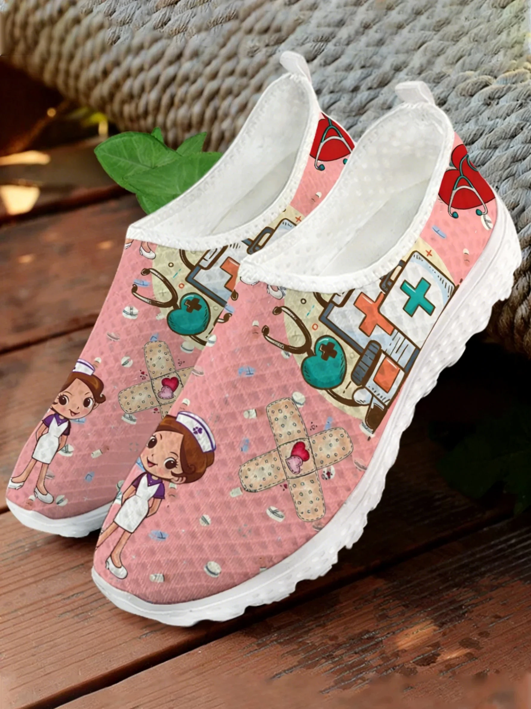 かわいい看護師・医師の医療プリントメッシュ高品質スニーカー、 - Women Shoes Tennis のレビューと価格