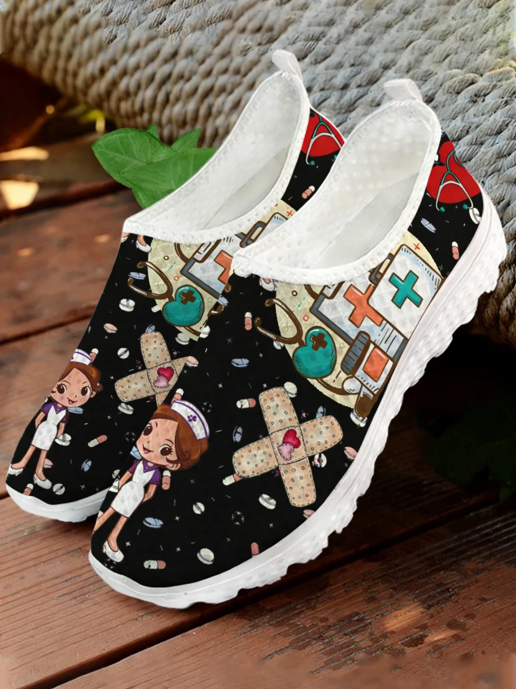 かわいい看護師・医師の医療プリントメッシュ高品質スニーカー、 - Women Shoes Tennis のレビューと価格